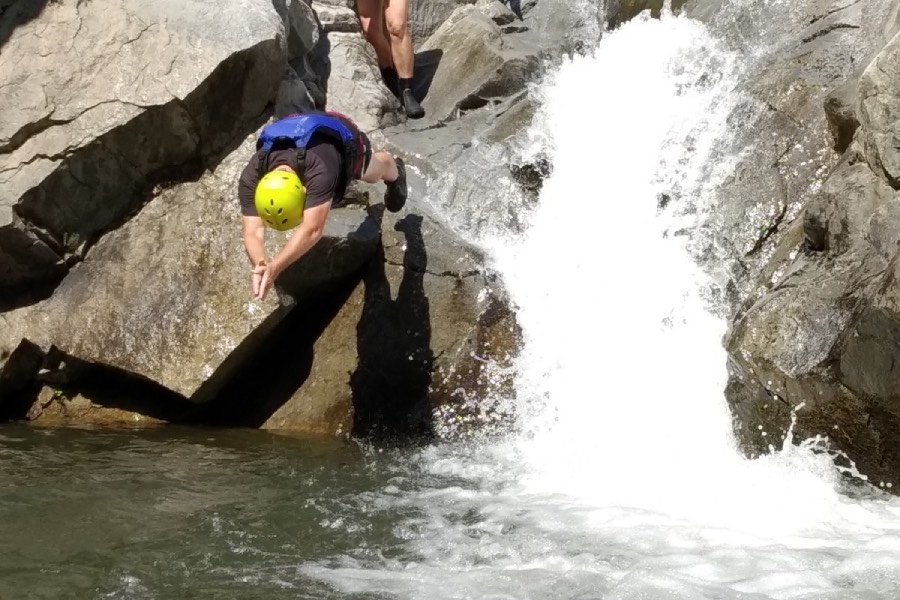 Скачане в река Влахи