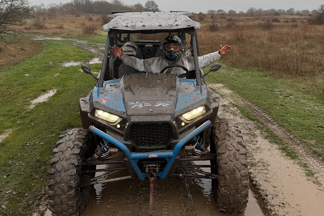 Екстремното шофиране на бъги