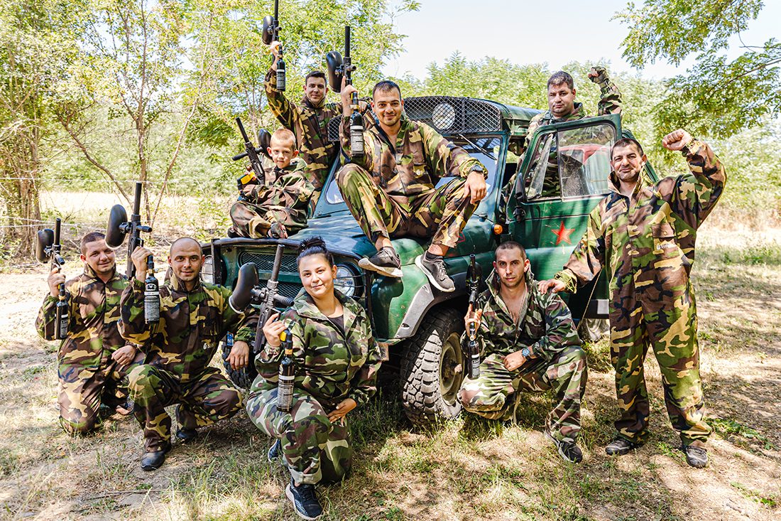 Забавлявай се с приятели