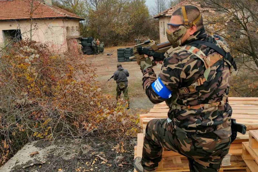 За тиймбилдинг