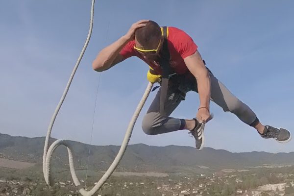 Скочи с бънджи