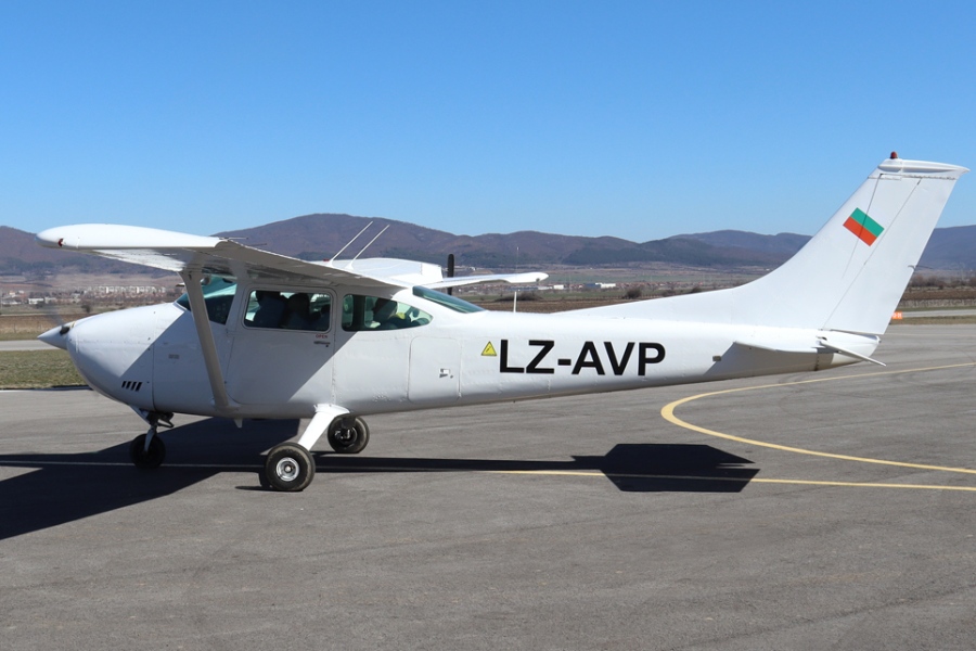 Самолет Cessna 206