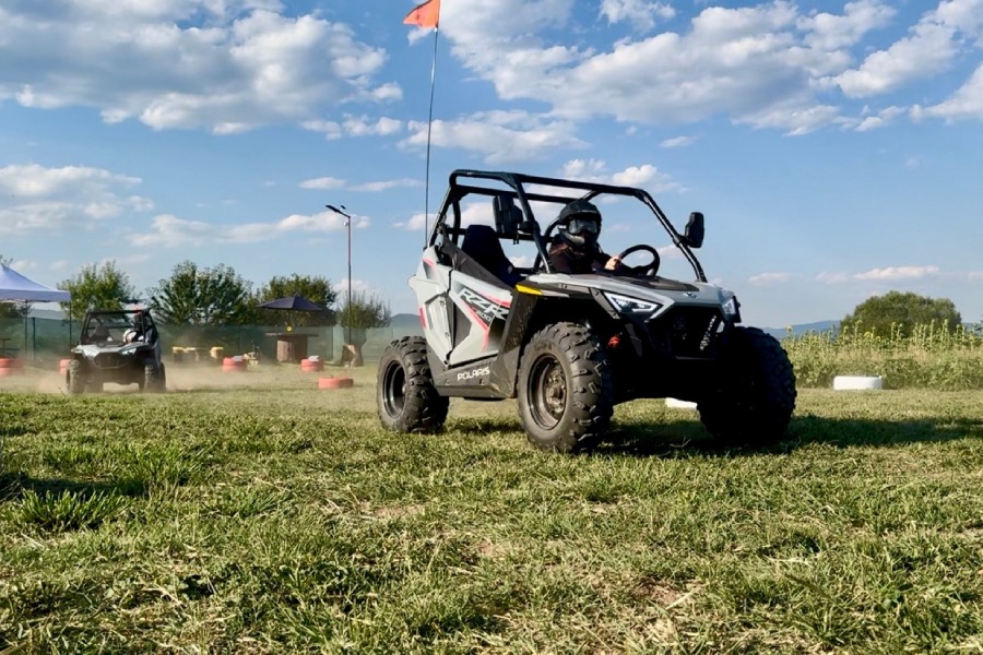 Бъги Polaris RAZR 200 EFI