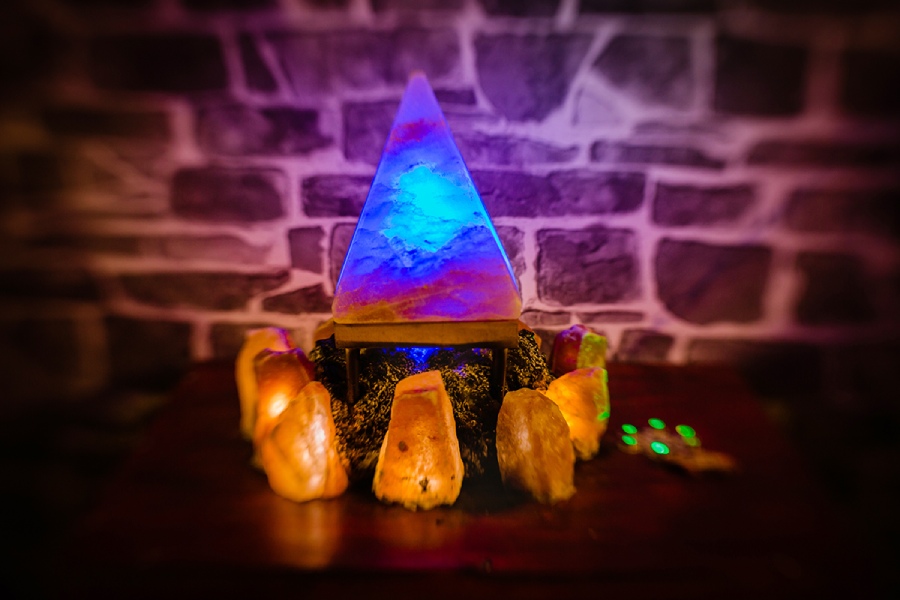 Стая със загадки