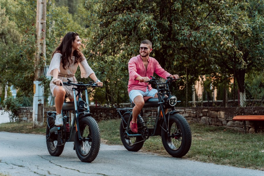 Разходка с електрически велосипеди