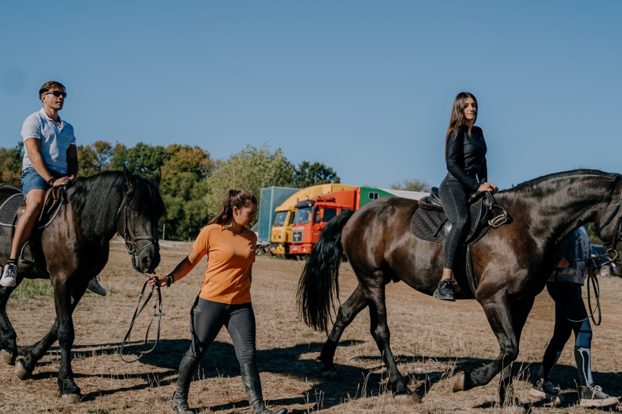 Разходка с коне