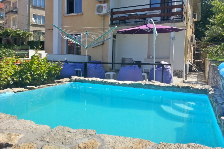 Къща за гости Бедрок