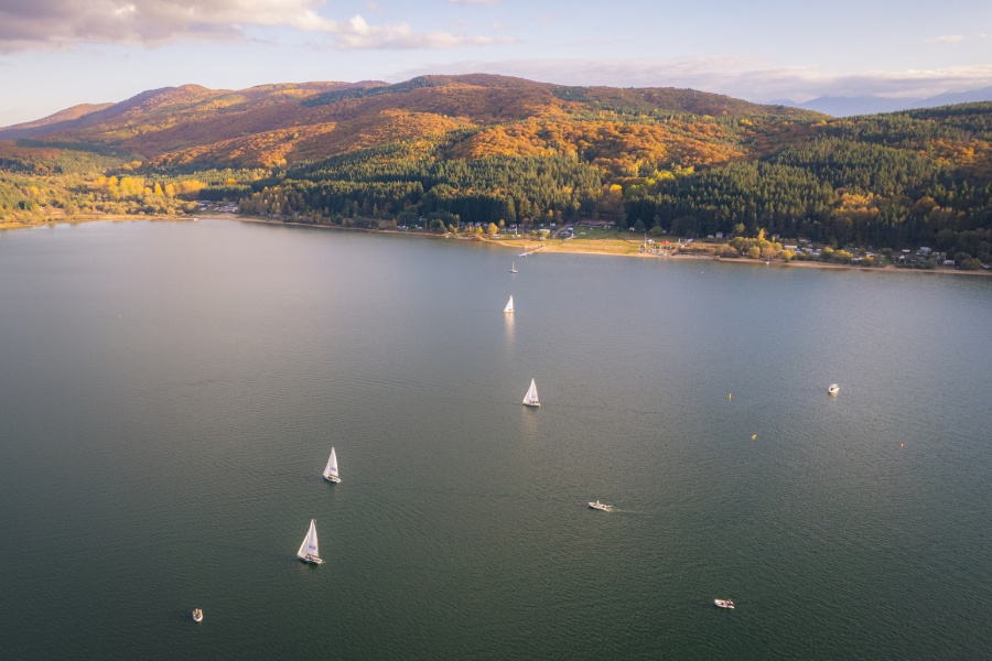 С лодка на яз. Искър