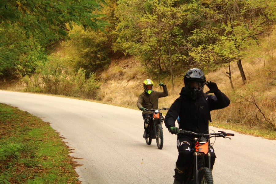 За 1-3ма участници