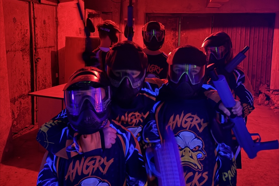 Екшън с приятели