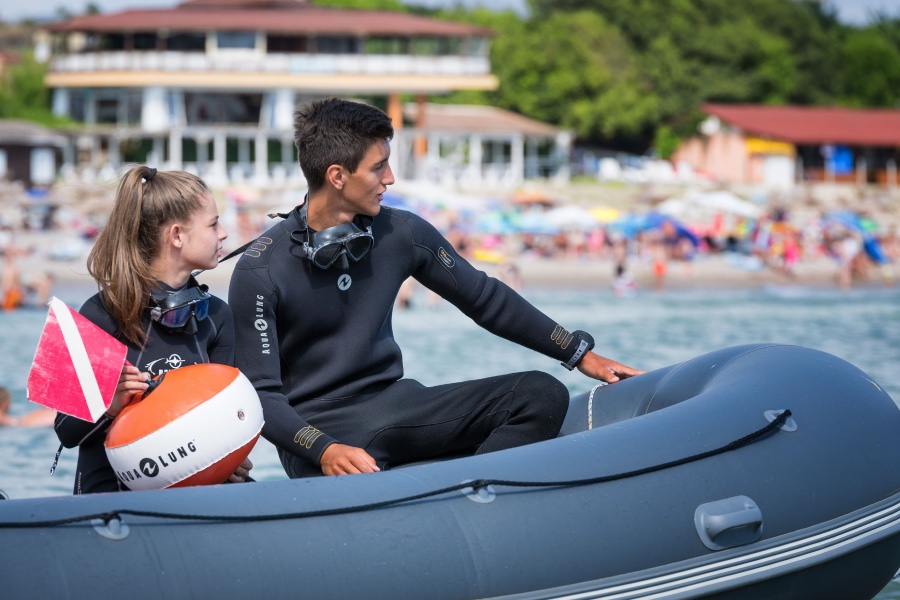 Под водата с акваланг