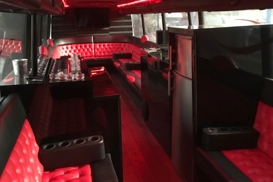 С бар и музика